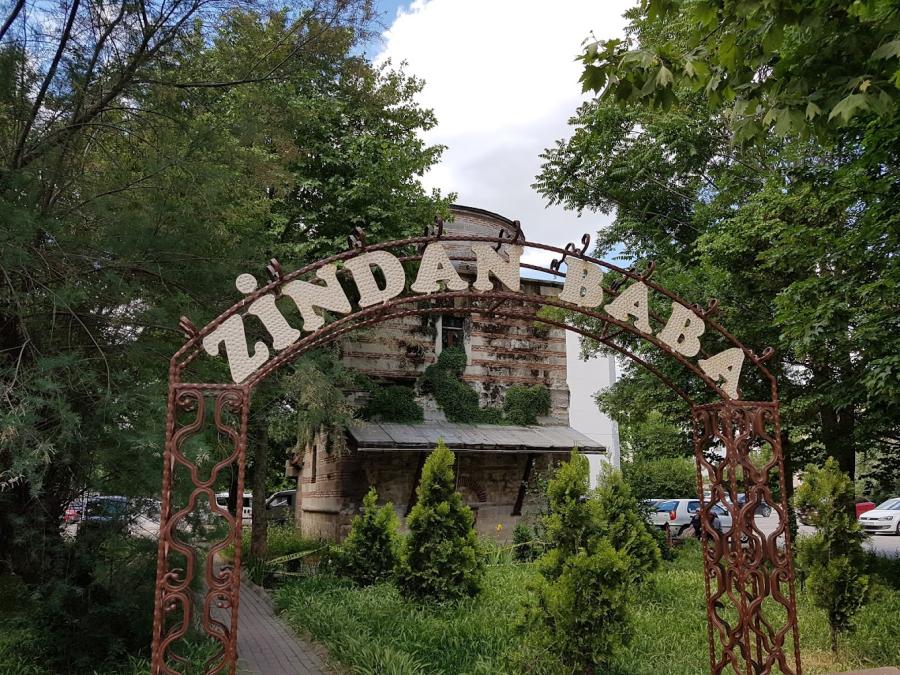Zindan Baba Türbesi